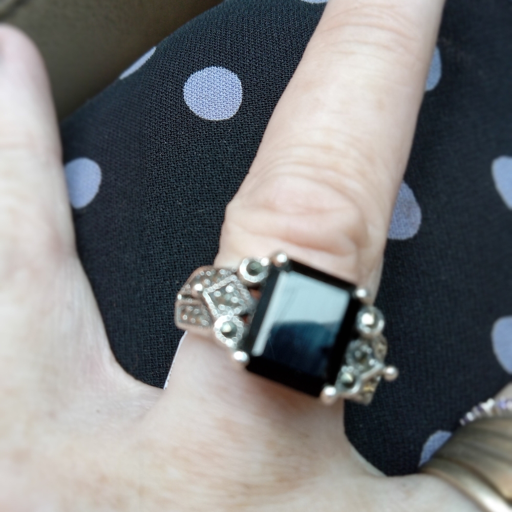 Vintage Onyx and Marcasite set in sterling silver  Size 8